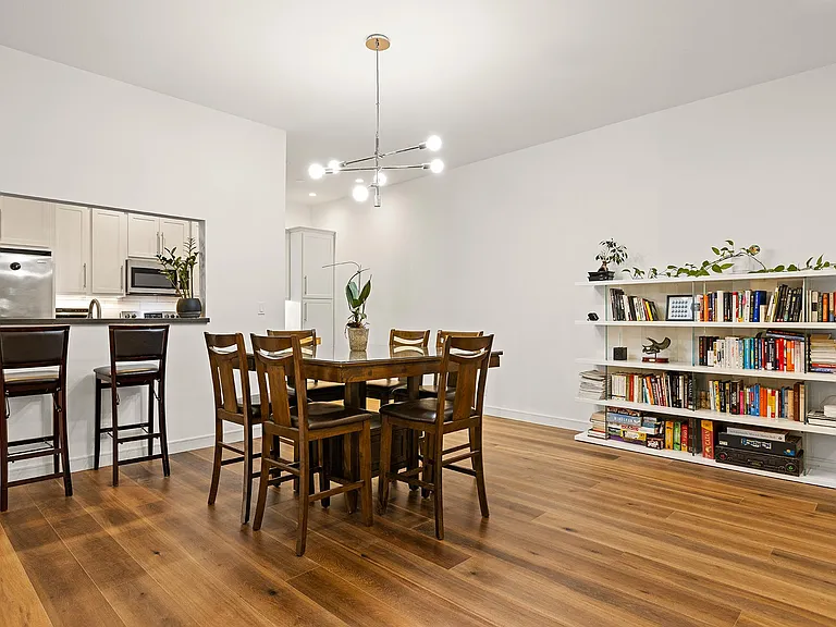 1880 Veteran Ave #105 — Photo 3