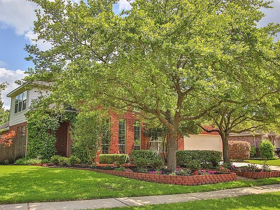 3rd image of 15219 Chimney Hill Cir