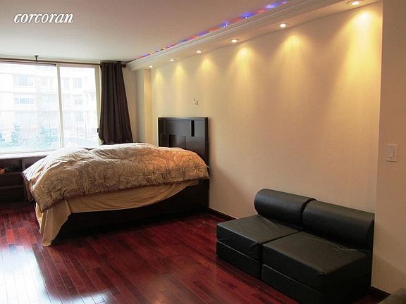 3rd image of 350 W 50th St APT 3II