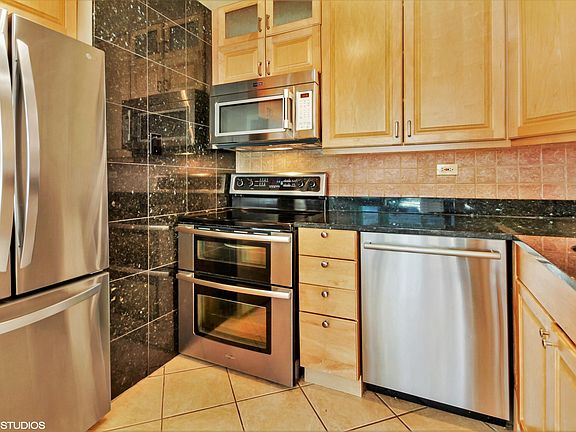 4th image of 21 W Goethe St APT 12J
