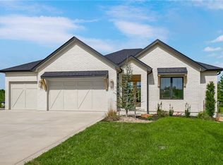 1816 NE Lashbrook Cir, Lees Summit, MO 64086
