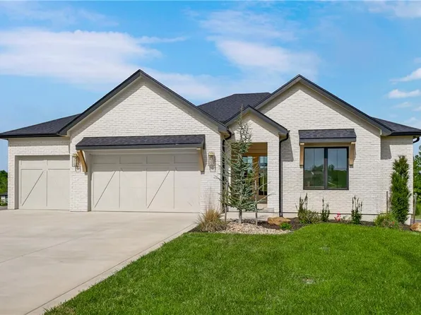 1816 NE Lashbrook Cir, Lees Summit, MO 64086