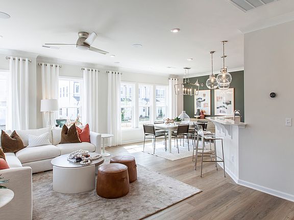 Open concept living, great for entertaining