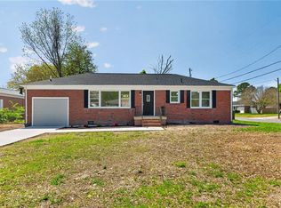 19 Saint Albans Dr, Hampton, VA 23669