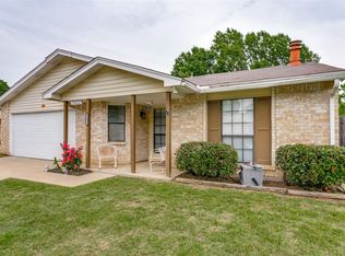 2606 Lawndale Ln, Euless, TX 76039