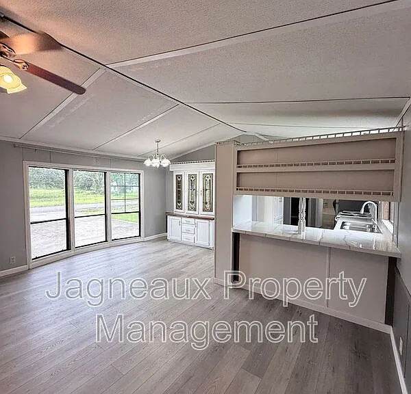 1115 N Crocker St — Photo 7