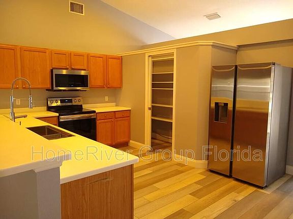 4th image of 1317 SE Bayharbor St