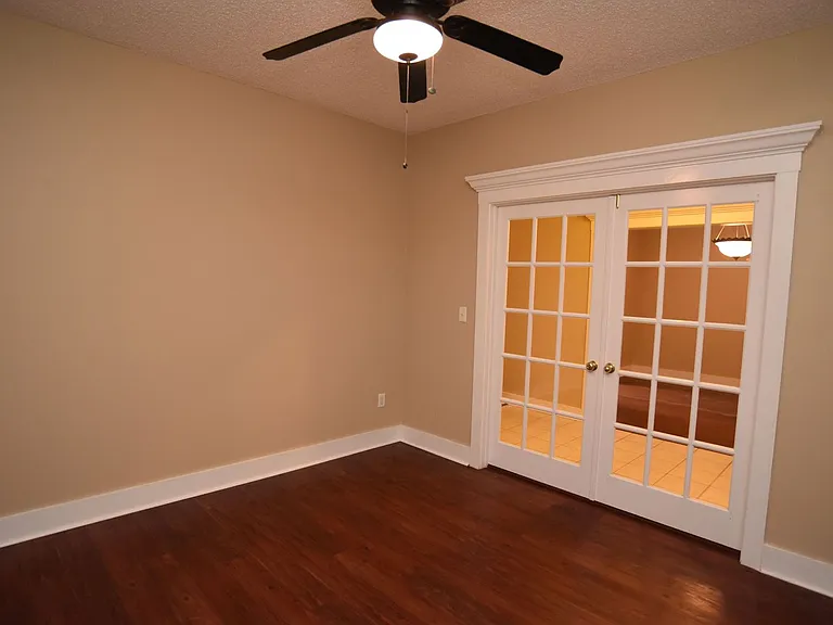 362 Bristol Way — Photo 2