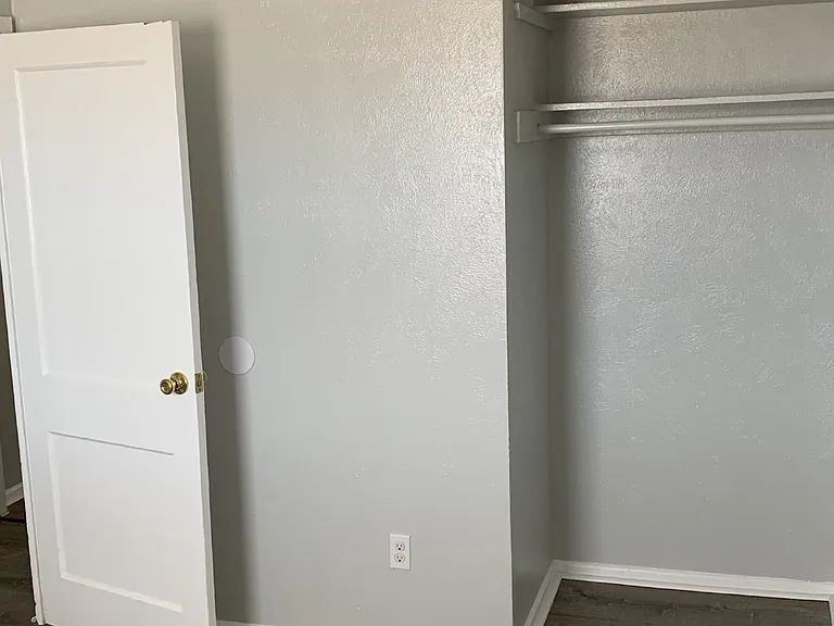 431 Colorado Blvd — Photo 4