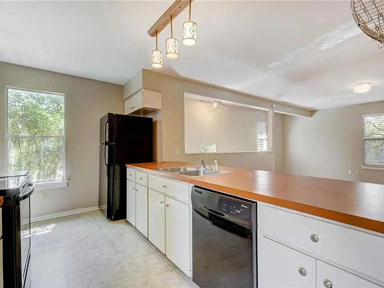 1305 Lorrain St #E — Photo 9