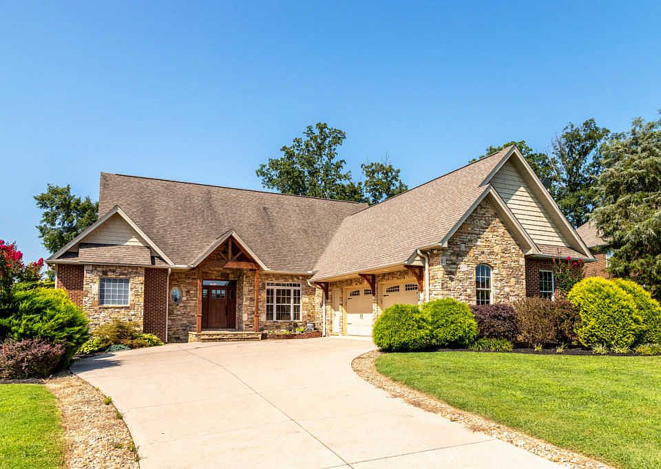 1st image of 2942 Silver Brook Ln