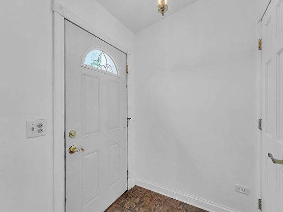 4th image of 8527 222nd AVENUE