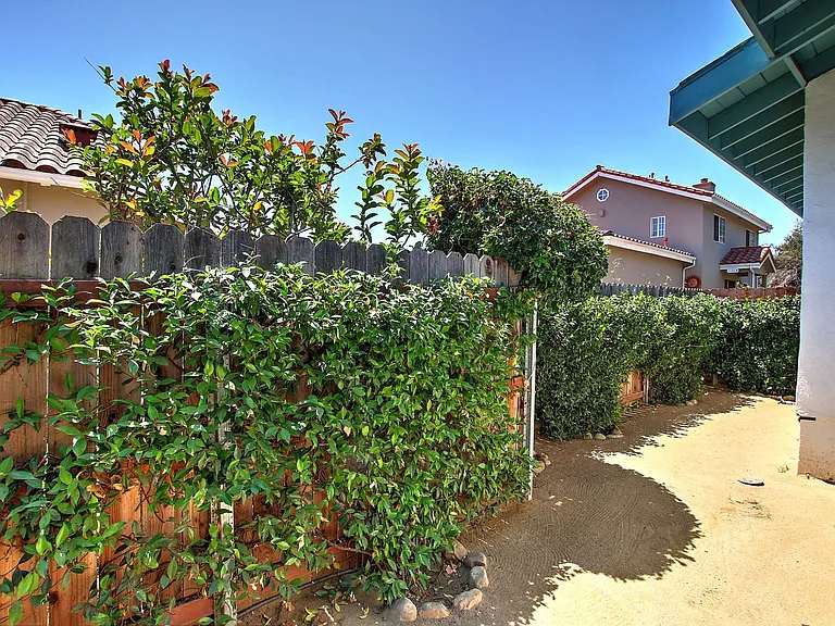 130 S Soledad St — Photo 10