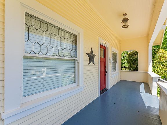 4th image of 210 Thompson Street
