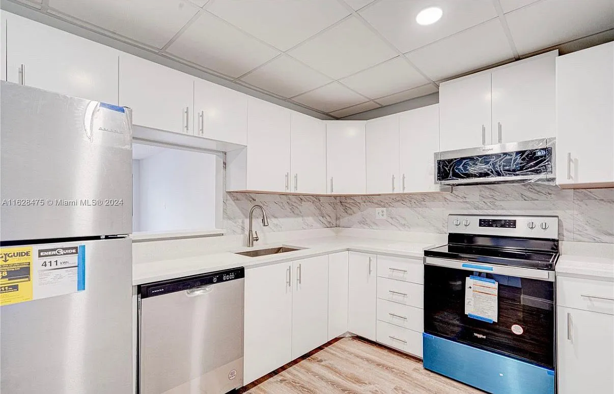 2 bed, 950 sqft, $1,900 — Photo 1