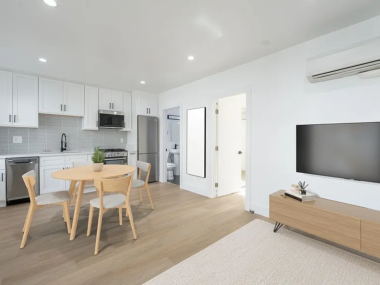 4707 N Figueroa St — Photo 2