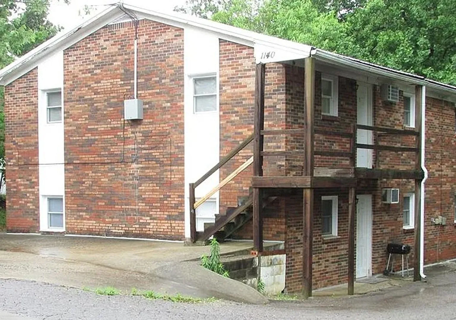 1140 Evelyn Drive — Photo 2