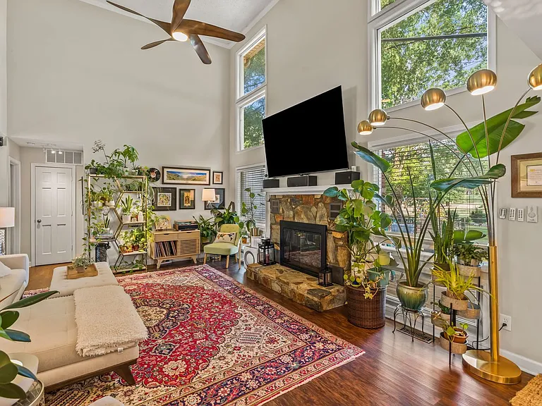 223 Ivy Cir — Photo 38