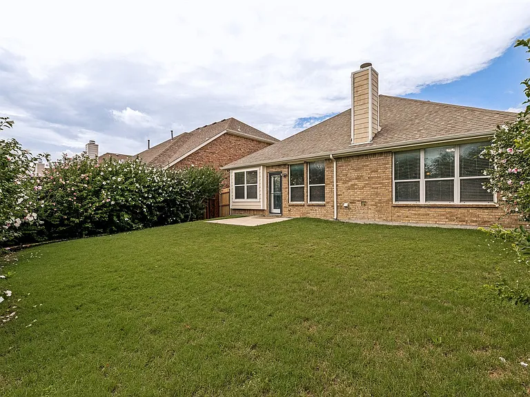 10129 Sanden Dr — Photo 12