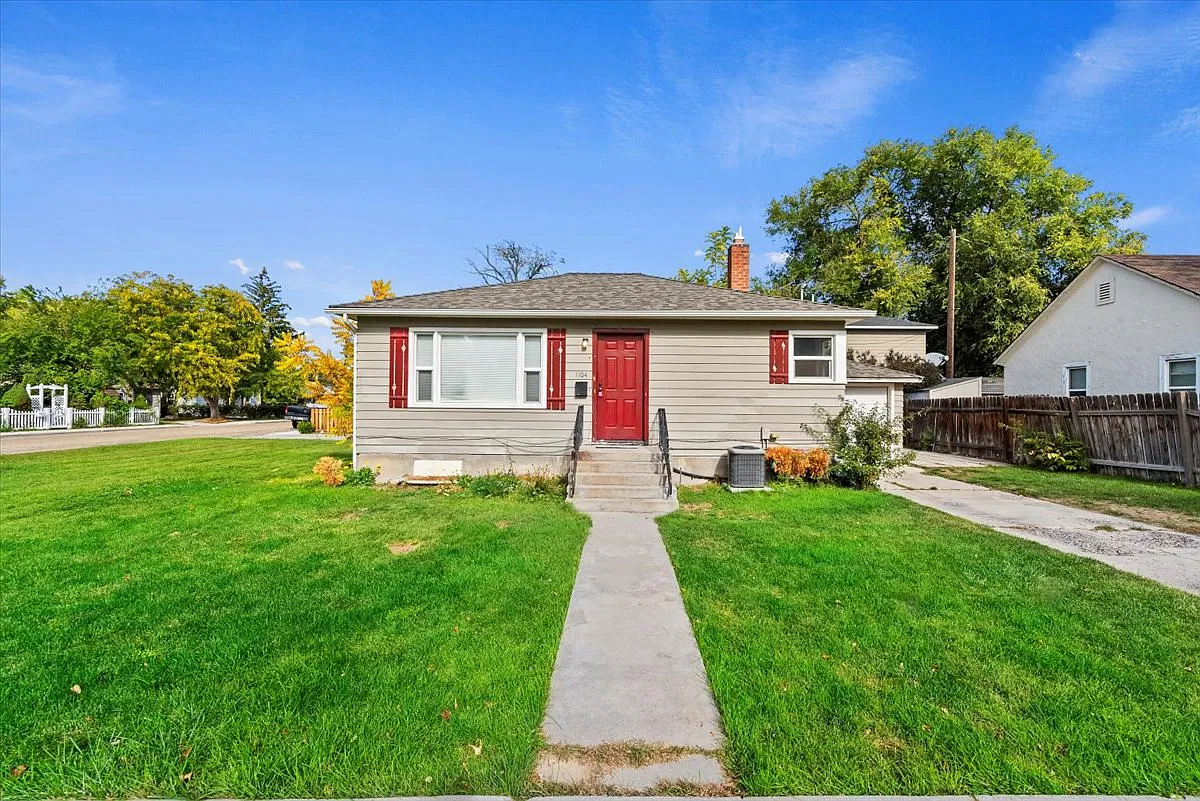1104 E Dewey Ave — Photo 1