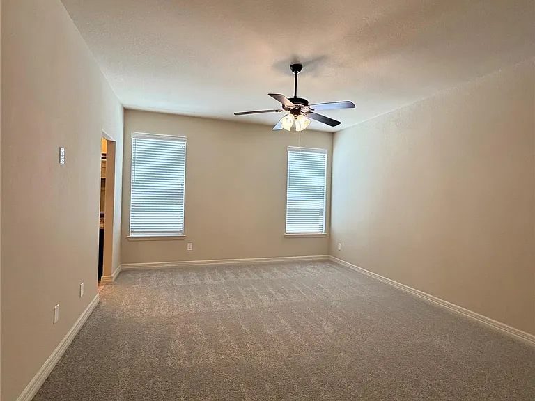 5423 Lachlan Springs Ln — Photo 27