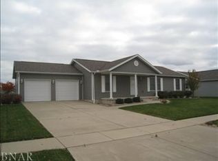 2206 Bracebridge Rd, Bloomington, IL 61705