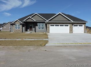905 Winding Oaks Dr, Williamsville, IL 62693