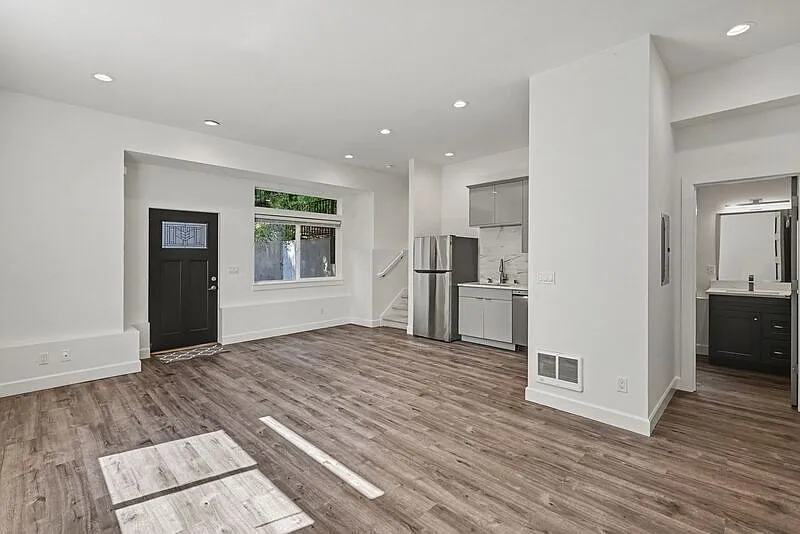 2 bed, 1.5 bath, 800 sqft, $2,250 — Photo 3
