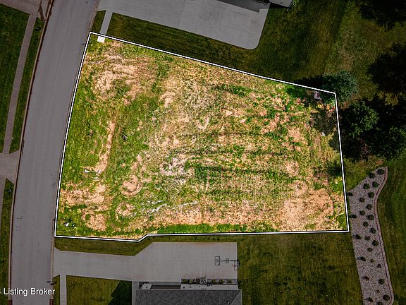 3rd image of 3628 Woodland Lakes Dr