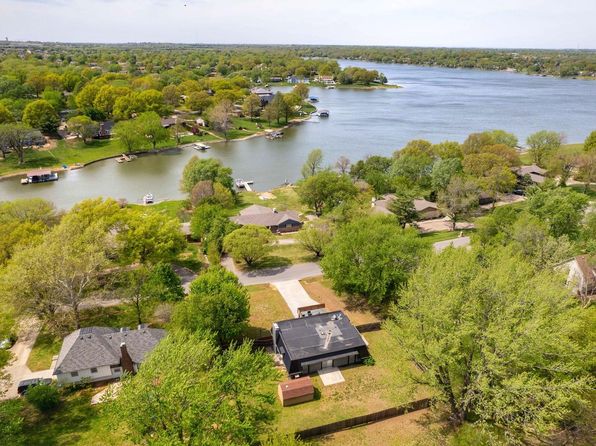 Lake Sherwood - Topeka KS Real Estate - 26 Homes For Sale | Zillow