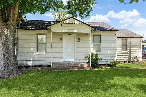 2923 Beverly Rd Photo 1