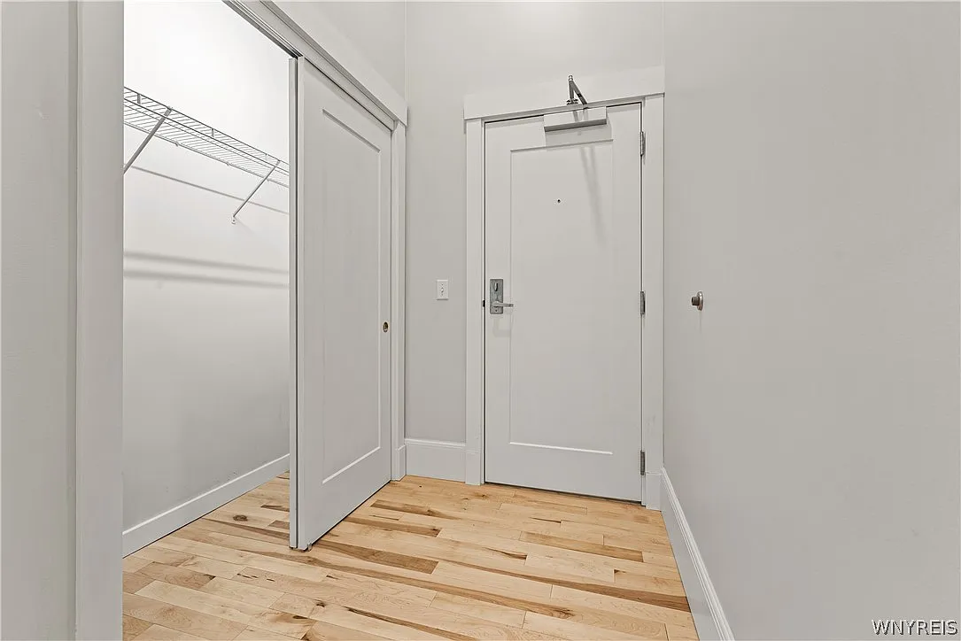 2 bed, 1.0 bath, 1010 sqft, $2,375 — Photo 3