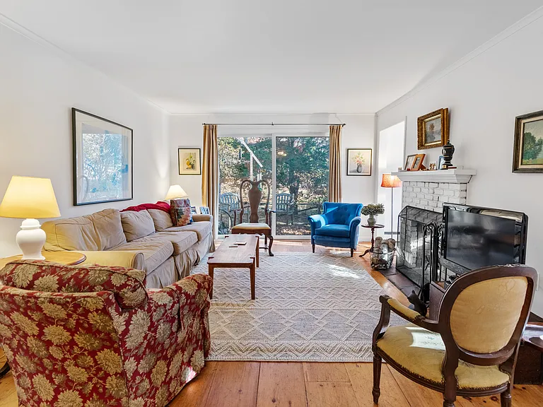 5 Peconic Bay Ave — Photo 3