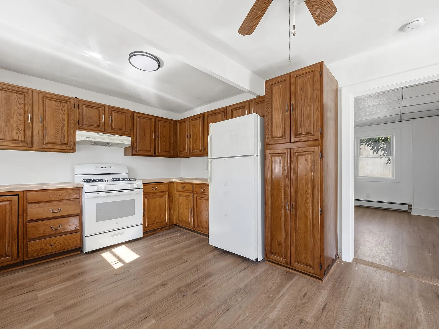 2 bed, 1.0 bath, 917 sqft, $3,100 — Photo 2