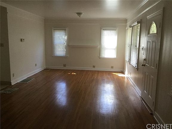 3rd image of 1124 E Elmwood Ave