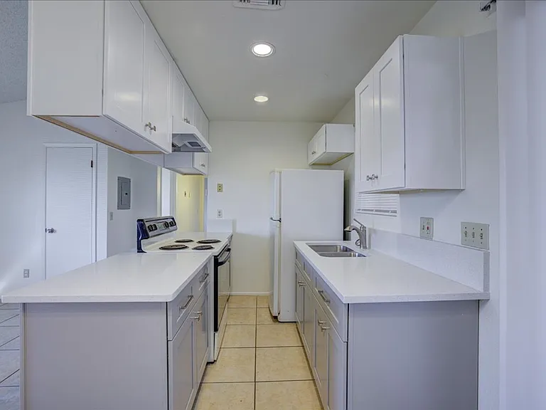 329-335 E Alturas St — Photo 6