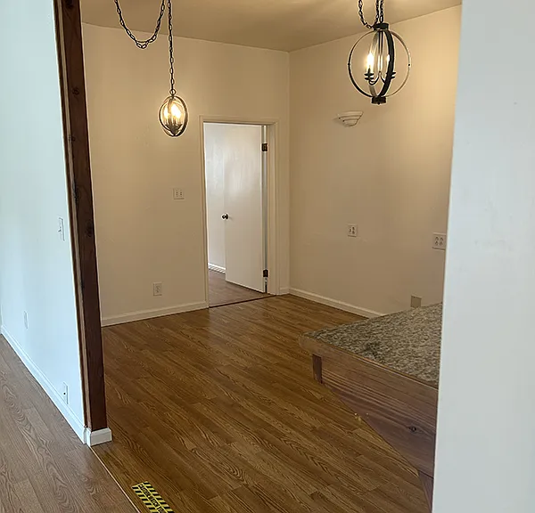 512 S Herrin St — Photo 7
