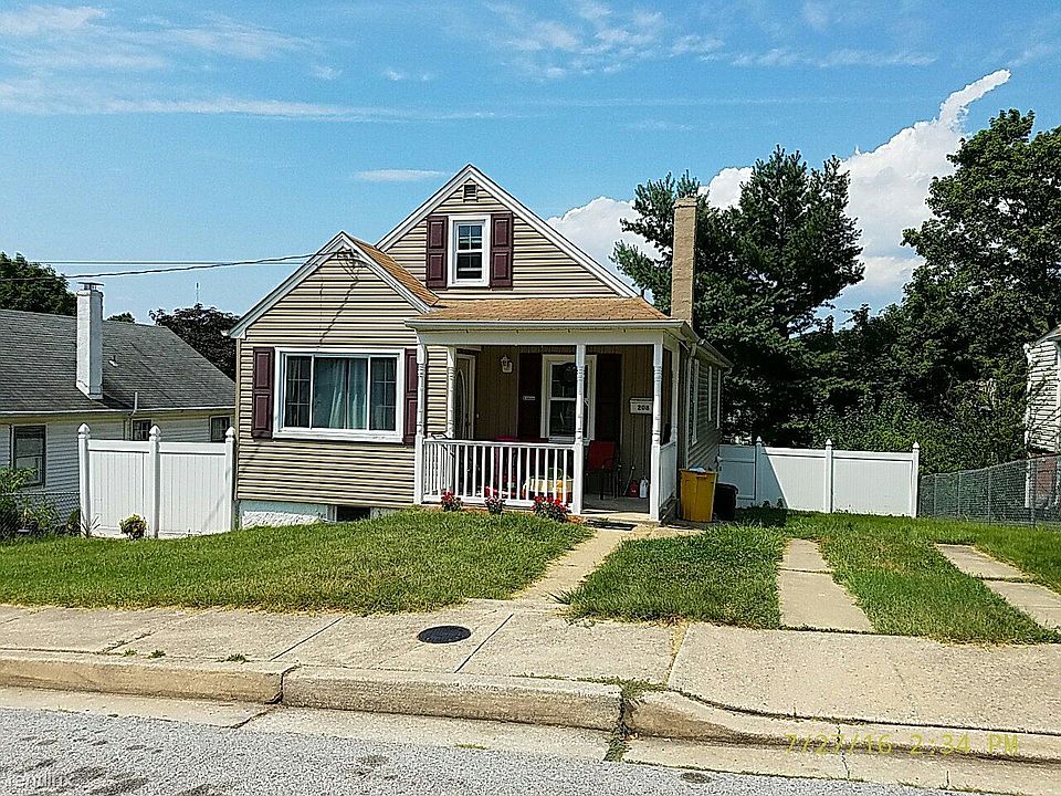 2nd image of 208 4th Ave