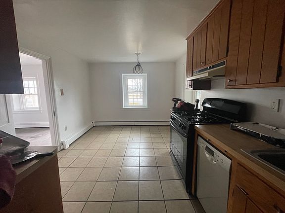 3rd image of 1237 N Gravel Pike