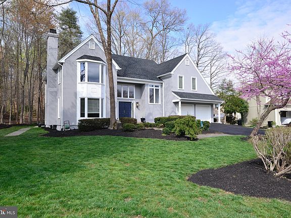 3rd image of 9102 Meadowcreek Ln