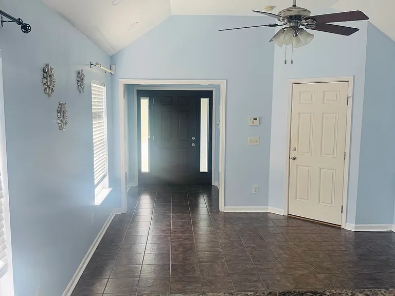 1100 Silvermoon Dr — Photo 17