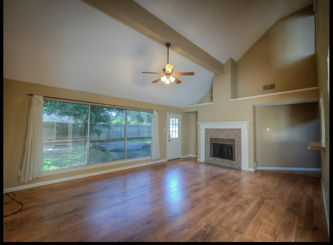 4 bed, 2.5 bath, 2320 sqft, $2,249 — Photo 2
