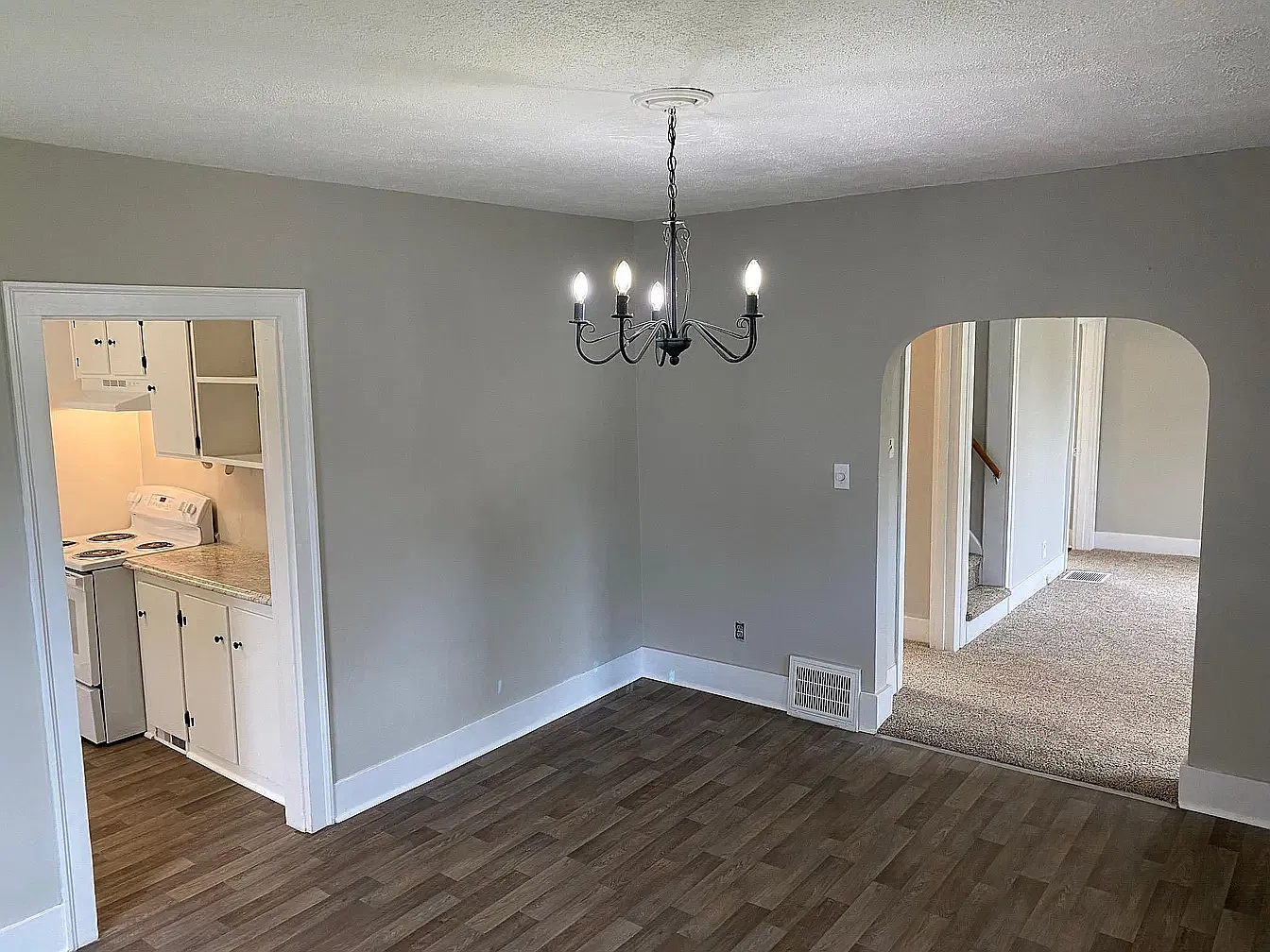 2 bed, 858 sqft, $1,400 — Photo 2