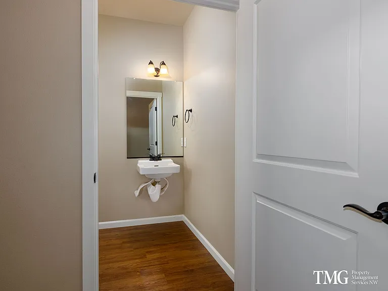 Maple Court — Photo 6