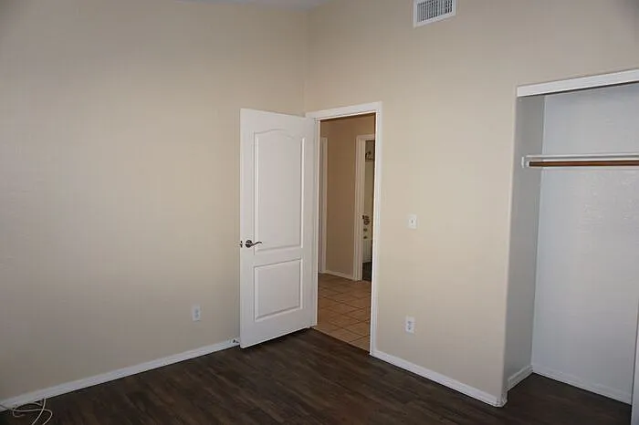 2201 S Saint Suzanne Dr — Photo 21