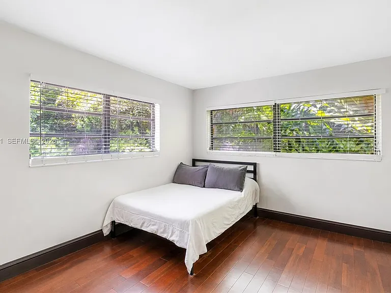 920 Aguero Ave — Photo 15