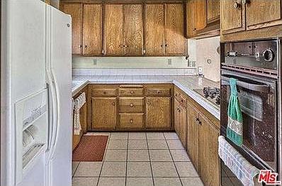 5th image of 23509 Nicolle Ave
