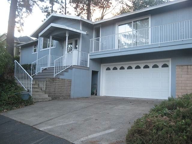 1st image of 460 Conestoga Dr