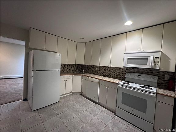 3rd image of 143 E. Parkview Drive