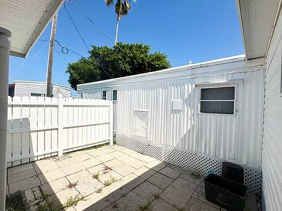 3rd image of 904 Cypress Ct #904